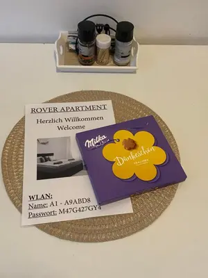 Ein Zertifikat, Auszeichnung, Logo oder anderes Dokument, das in der Unterkunft Rover Apartment ausgestellt ist