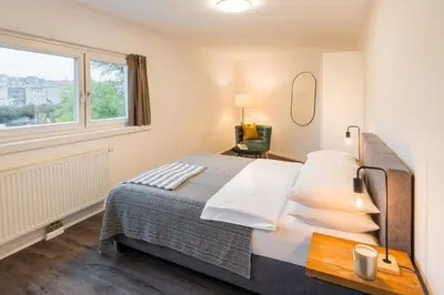 Ein Bett oder Betten in einem Zimmer der Unterkunft URBAN ISLAND I Riverside Apartments