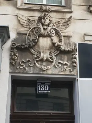Eine Fassade oder ein Eingang zu Mauthaus Schönbrunn