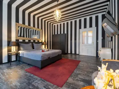 Ein Bett oder Betten in einem Zimmer der Unterkunft Highlight Apartment St Charles Church