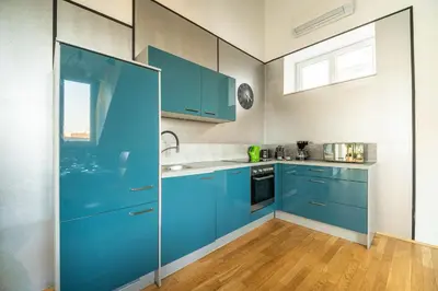Küche/Küchenzeile in der Unterkunft 3BR Apartment with Balcony near Naschmarkt City Center