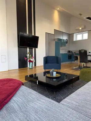 Küche/Küchenzeile in der Unterkunft 3BR Apartment with Balcony near Naschmarkt City Center