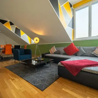 3BR Apartment with Balcony near Naschmarkt City Center