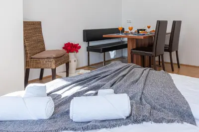 Ein Bett oder Betten in einem Zimmer der Unterkunft Yeshello Elegant Apartment near Central Vienna