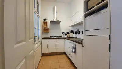 Küche/Küchenzeile in der Unterkunft Gorgeous Viennese Apartment 10 min to City Center
