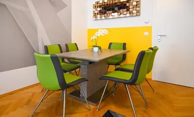 Ein Sitzbereich in der Unterkunft Elegant Suite Augarten