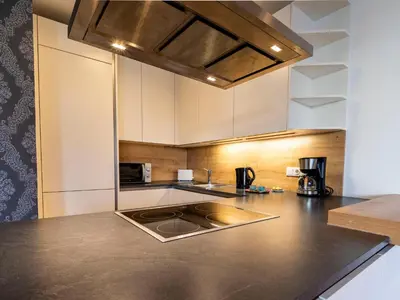 Küche/Küchenzeile in der Unterkunft Premium Duplex 2BR for 6 with Balcony near City Museums Metro U3 U2