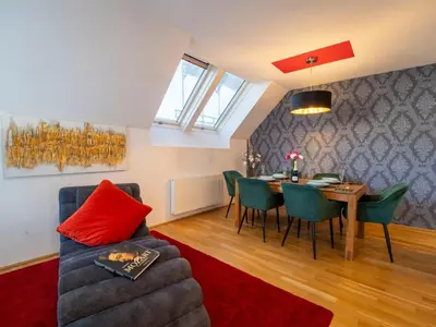 Ein Sitzbereich in der Unterkunft Premium Duplex 2BR for 6 with Balcony near City Museums Metro U3 U2