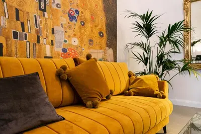 Ein Sitzbereich in der Unterkunft The Kiss - Luxuriöses City Loft am Naschmarkt