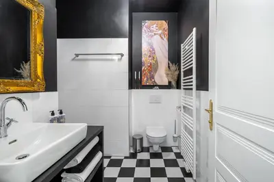 Ein Badezimmer in der Unterkunft The Kiss - Luxuriöses City Loft am Naschmarkt