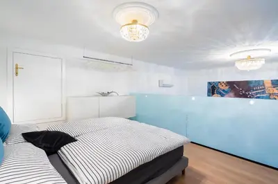 Ein Bett oder Betten in einem Zimmer der Unterkunft The Music - Luxuriöses City Loft am Naschmarkt