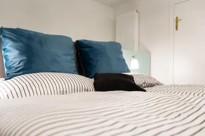 Ein Bett oder Betten in einem Zimmer der Unterkunft The Music - Luxuriöses City Loft am Naschmarkt