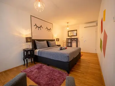 Ein Bett oder Betten in einem Zimmer der Unterkunft Modern Suite Schönbrunn