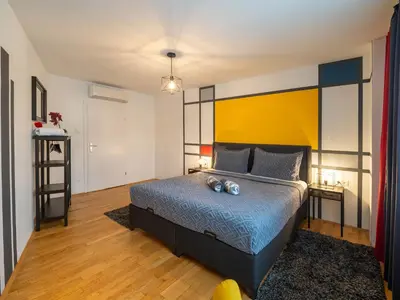 Ein Bett oder Betten in einem Zimmer der Unterkunft Modern Suite Schönbrunn