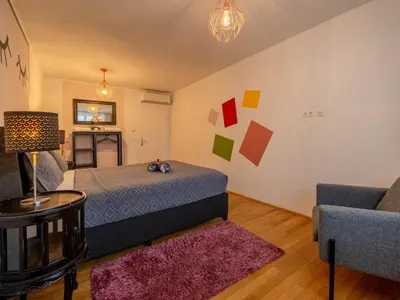 Ein Bett oder Betten in einem Zimmer der Unterkunft Modern Suite Schönbrunn