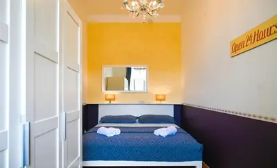 Ein Bett oder Betten in einem Zimmer der Unterkunft Hideaway Apartment Augarten