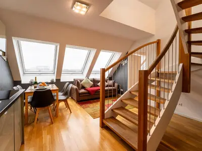 TV/Unterhaltungsangebot in der Unterkunft Rooftop Apartment for 6, Air Conditioning, Rooftop Terrace, by Metro U3