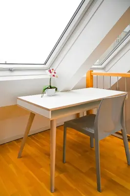 Ein Sitzbereich in der Unterkunft Rooftop Apartment for 6, Air Conditioning, Rooftop Terrace, by Metro U3