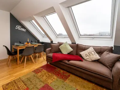 Ein Sitzbereich in der Unterkunft Rooftop Apartment for 6, Air Conditioning, Rooftop Terrace, by Metro U3