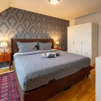 Rooftop Apartment for 6