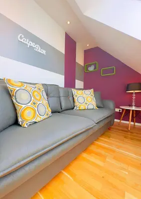 Ein Sitzbereich in der Unterkunft Rooftop Apartment for 6, Air Conditioning, Rooftop Terrace, Metro U3