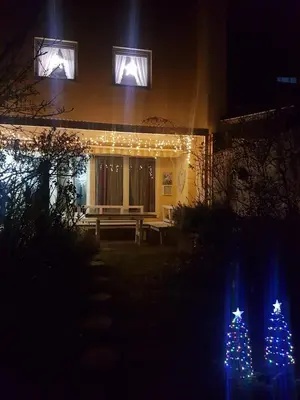 Das Gebäude in dem sich die Villa befindet