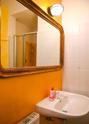 Ein Badezimmer in der Unterkunft Bright Apartment Schönbrunn Palace