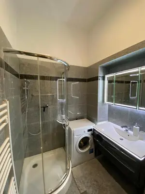 Ein Badezimmer in der Unterkunft New cozy Apartment, Top location, 12 min to center