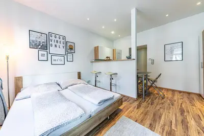 Ein Bett oder Betten in einem Zimmer der Unterkunft COZY + TRENDY by JR City Apartments