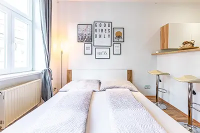 Ein Bett oder Betten in einem Zimmer der Unterkunft COZY + TRENDY by JR City Apartments