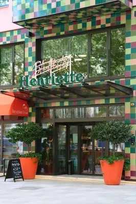 Das Gebäude in dem sich das Hotel befindet