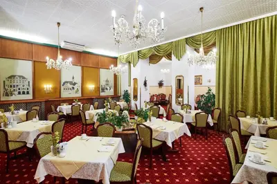 Ein Restaurant oder anderes Speiselokal in der Unterkunft Hotel Austria - Wien