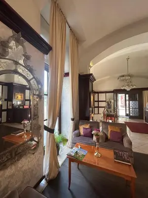 Ein Sitzbereich in der Unterkunft Hotel Am Schubertring