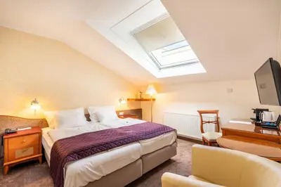Ein Bett oder Betten in einem Zimmer der Unterkunft Hotel Am Schubertring
