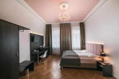 Ein Bett oder Betten in einem Zimmer der Unterkunft BoutiqueHOTEL Donauwalzer