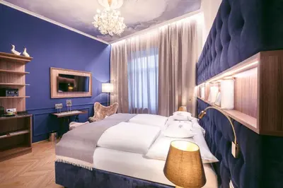 Ein Bett oder Betten in einem Zimmer der Unterkunft BoutiqueHOTEL Donauwalzer
