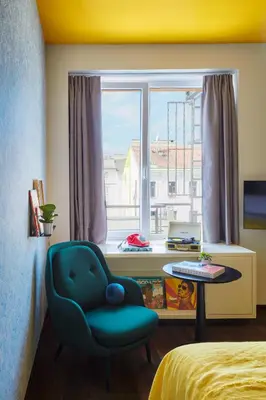 Ein Sitzbereich in der Unterkunft Max Brown Hotel 7th District, part of Sircle Collection