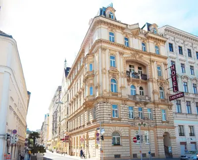 Das Gebäude in dem sich das Hotel befindet