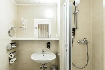 Ein Badezimmer in der Unterkunft Hotel Pension Baronesse