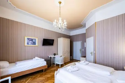 Ein Bett oder Betten in einem Zimmer der Unterkunft Hotel Pension Baronesse