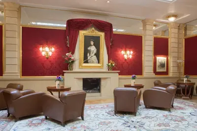 Ein Sitzbereich in der Unterkunft Hotel Kaiserin Elisabeth