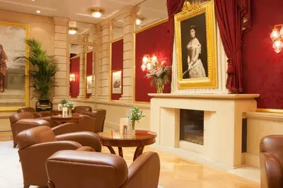 Ein Sitzbereich in der Unterkunft Hotel Kaiserin Elisabeth