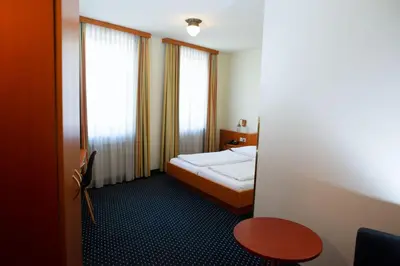Ein Bett oder Betten in einem Zimmer der Unterkunft Suite Hotel 900 m zur Oper