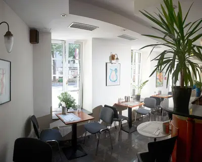 Ein Restaurant oder anderes Speiselokal in der Unterkunft Suite Hotel 900 m zur Oper