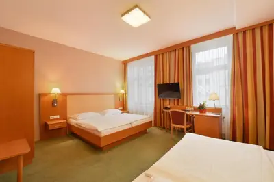 Ein Bett oder Betten in einem Zimmer der Unterkunft Hotel Lucia