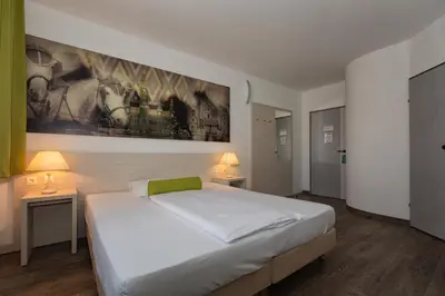 Ein Bett oder Betten in einem Zimmer der Unterkunft LifeHotel Vienna Airport