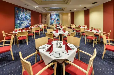 Ein Restaurant oder anderes Speiselokal in der Unterkunft Austria Trend Hotel Ananas Wien