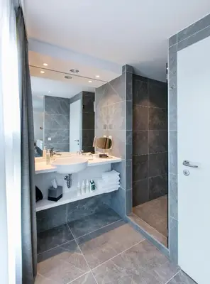 Ein Badezimmer in der Unterkunft ARCOTEL Donauzentrum Wien