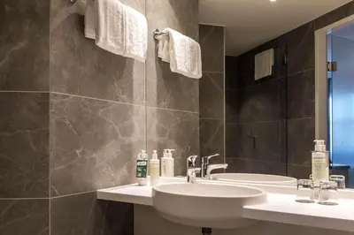 Ein Badezimmer in der Unterkunft ARCOTEL Donauzentrum Wien