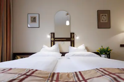 Ein Bett oder Betten in einem Zimmer der Unterkunft Continental Hotel-Pension